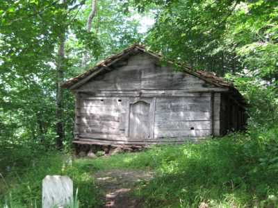 akkuş tuzak köyü türbesi